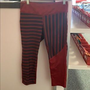 Rabbit running capris, red and navy, size small